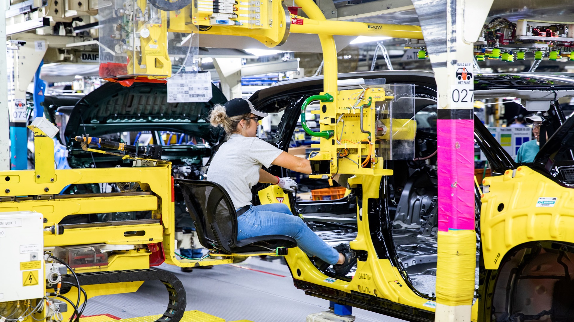 Toyota Leads Global Car Sales in 2024 | Hybrid Success Over EVs