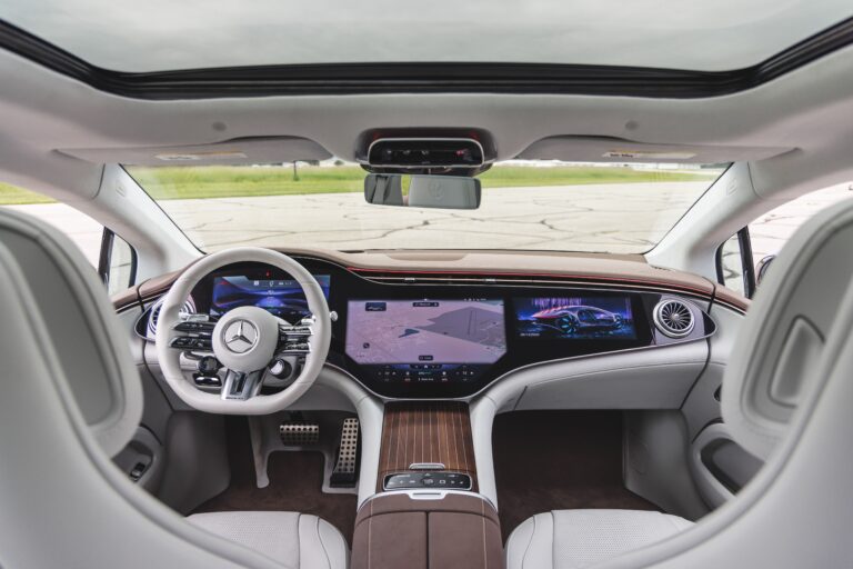 Mercedes-Benz Screens | Luxury Car Design