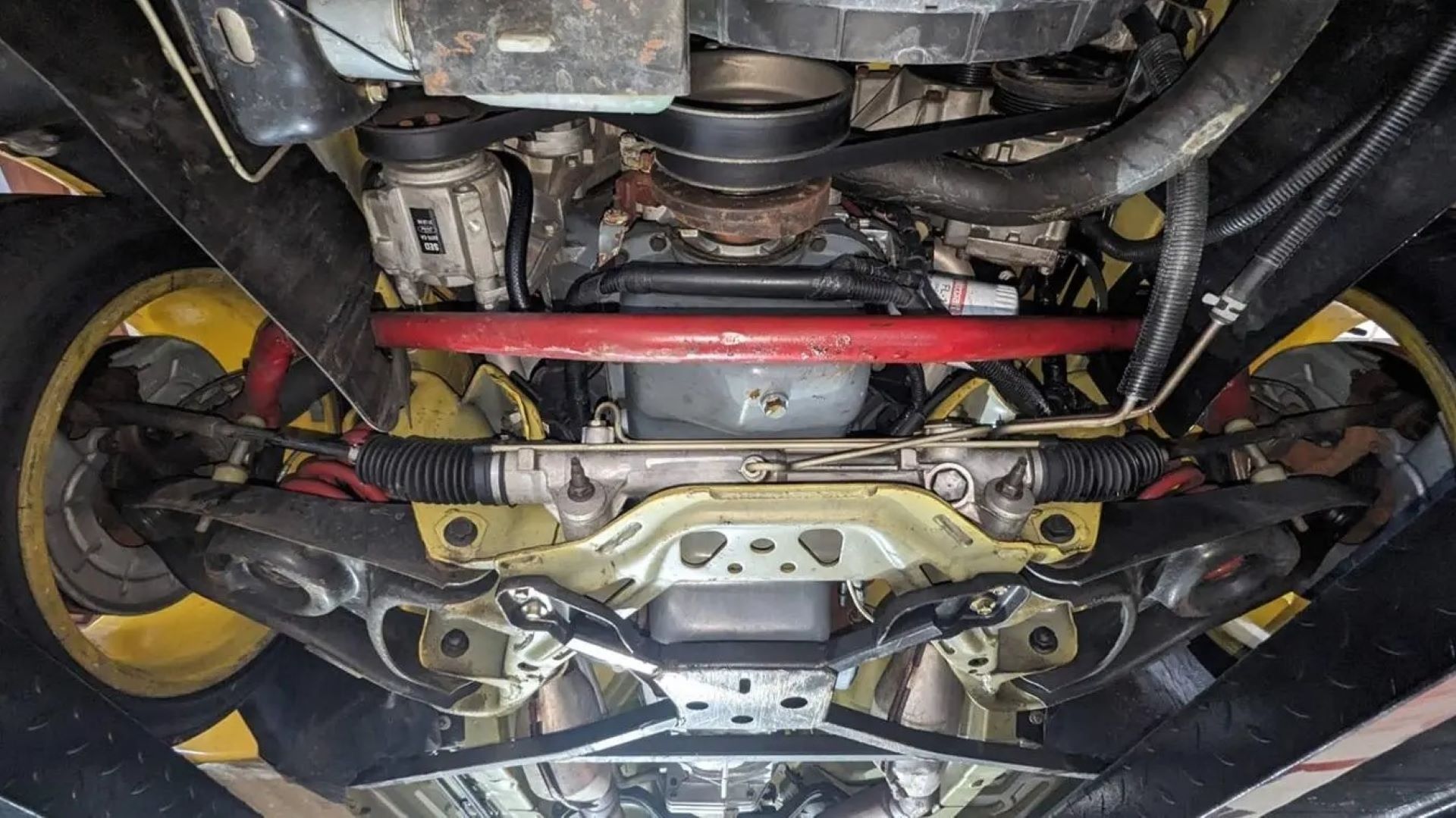 Racecraft suspension system of the Saleen S351 Mustang