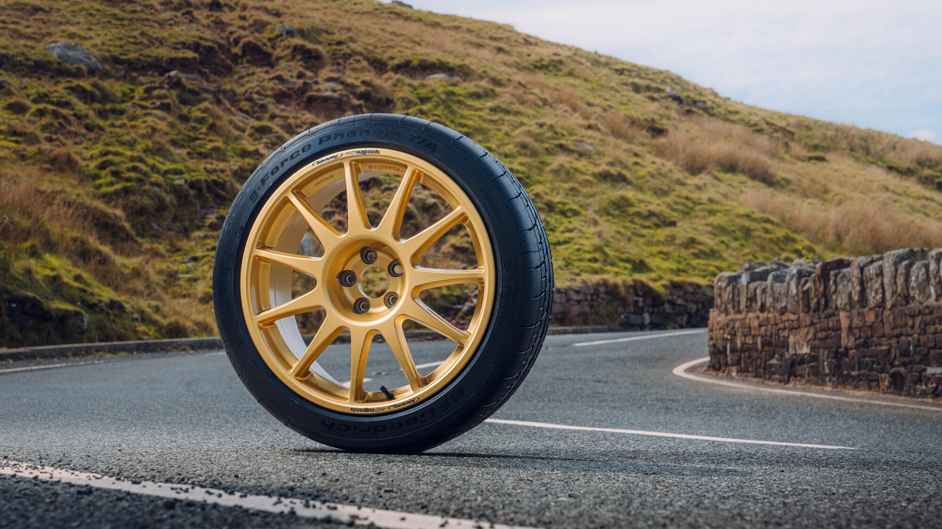 Comparison of ultra high-performance summer tires from various brands