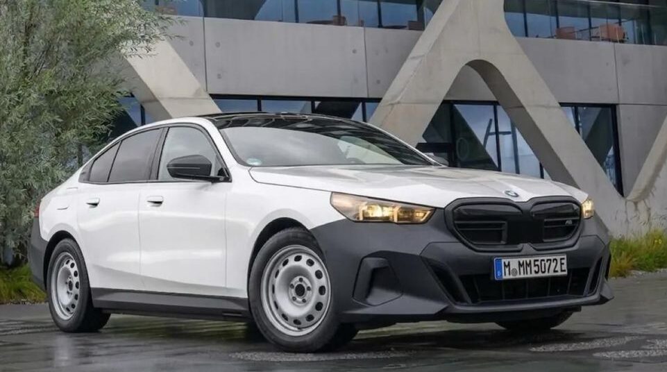 BMW 5 Series (G60) Poverty Spec: The Base Model Munich Refuses to Build