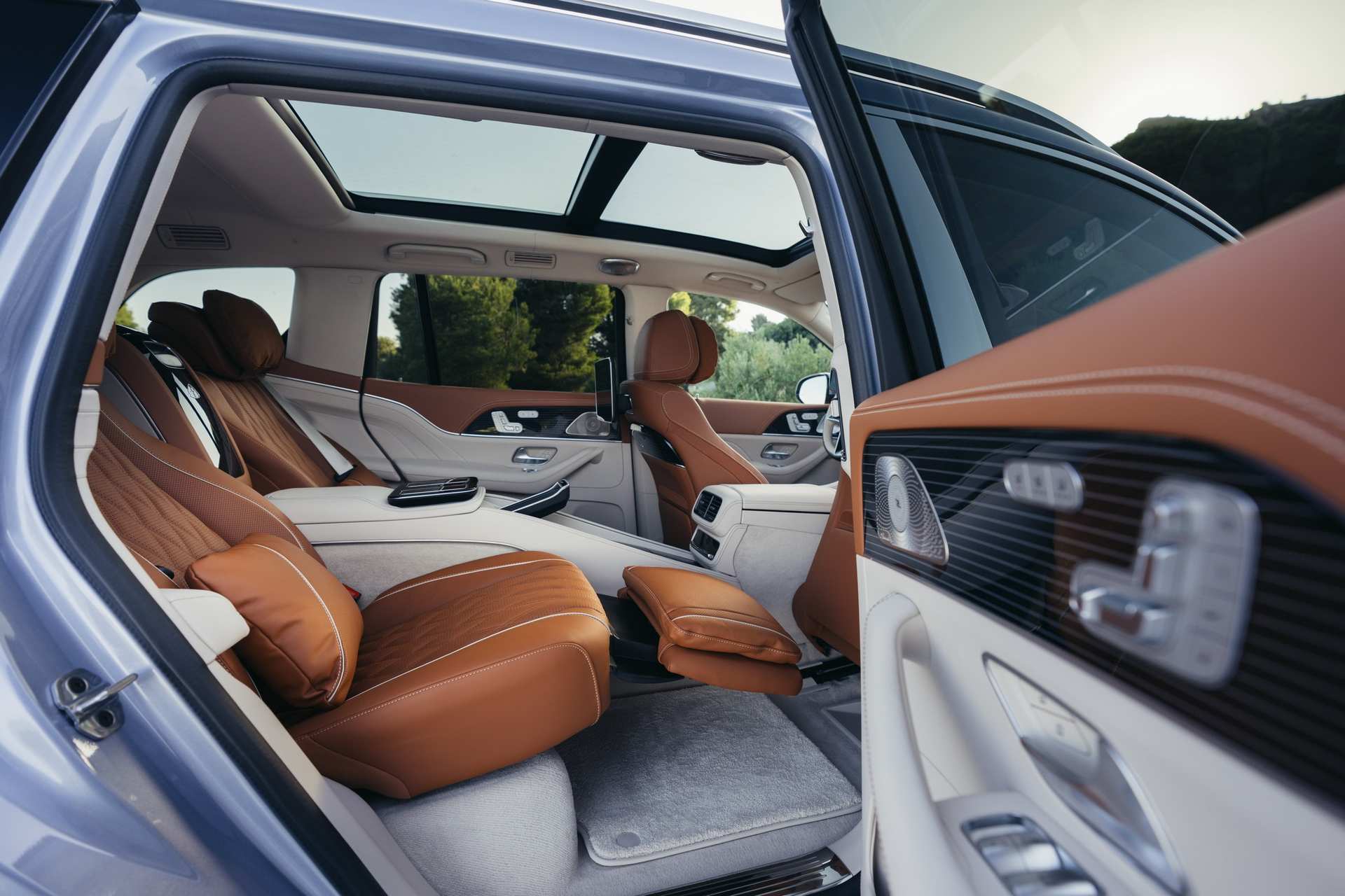 carskingdom1 2027 Mercedes-Maybach GLS 680 Facelift Unveiled With 603-HP V8 2027 Mercedes-Maybach GLS 680 Facelift Unveiled With 603-HP V8