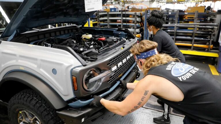 Ford Recalls 565,691 Broncos Over Engine Fire Risk